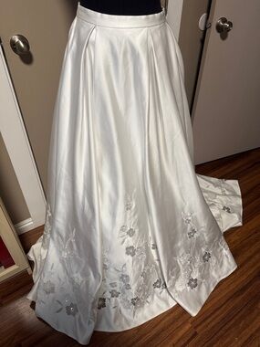 Elegant White Satin Wedding Skirt with Floral Embroidery